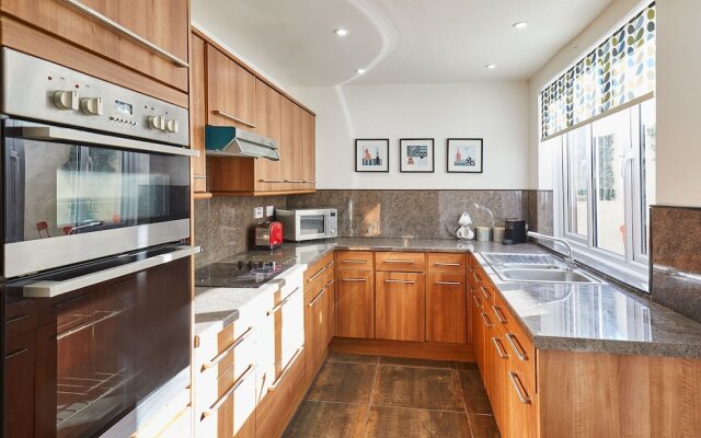 Host Stay High Street