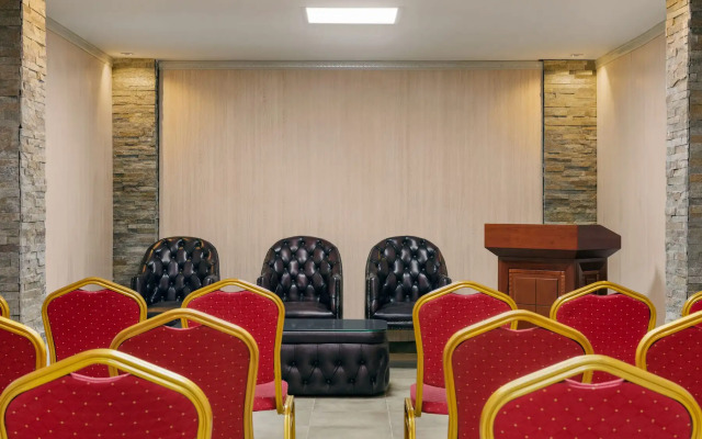 Days Hotel and Suites by Wyndham Dakar