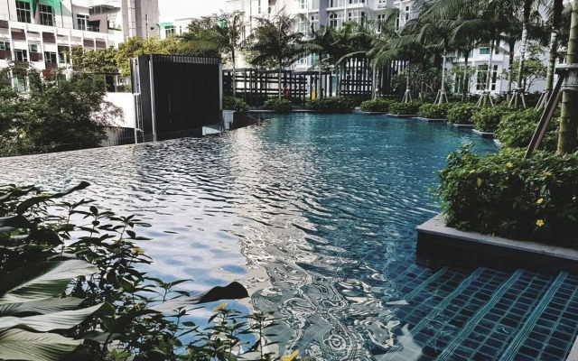 Holi 1Medini Suites