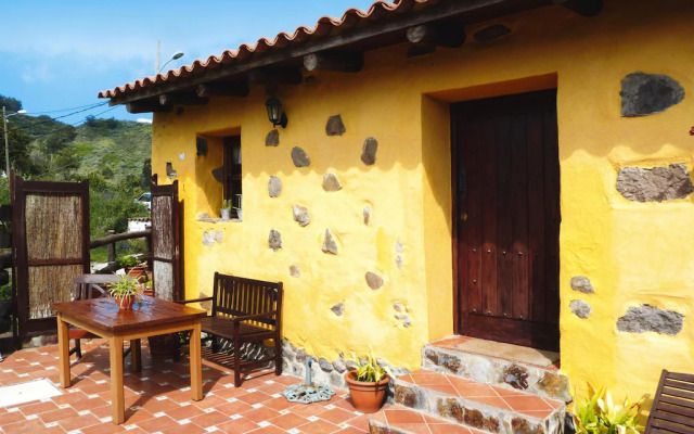 Apartment in Moya with communal pool