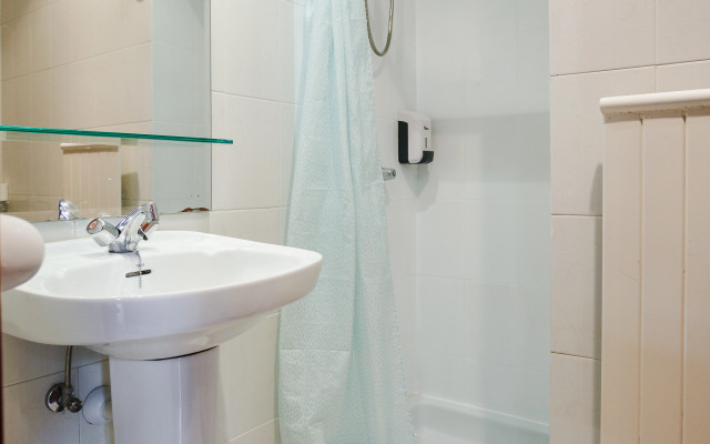 Moon Hostel Bio