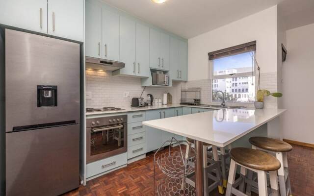 Centrally Located 2 Bedroom Apartment in Cape Town
