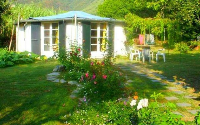 Cottage completely surrounded by a garden, away from traffic noise, close to sea