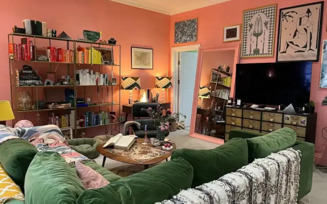Colourful and Stylish 1 Bedroom Flat in Kensington