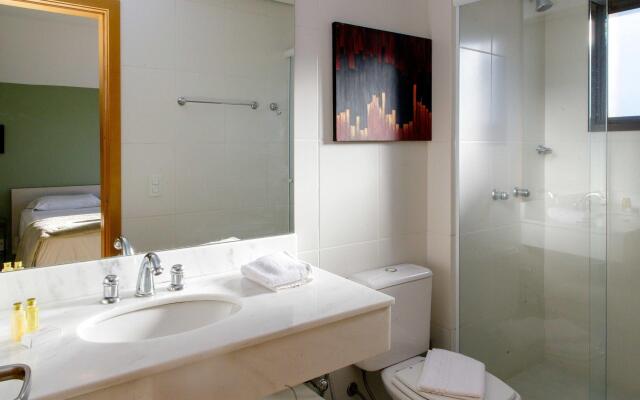 Apto Espaçoso no Centro a 200m da Rua Torta!!