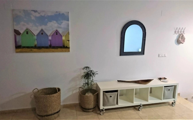 Fantastic apartment with private patio BEACH 10 mins walk