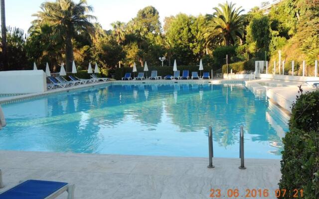 STUDIO STANDING VUE MER 2 PERS. 5 min.CANNES