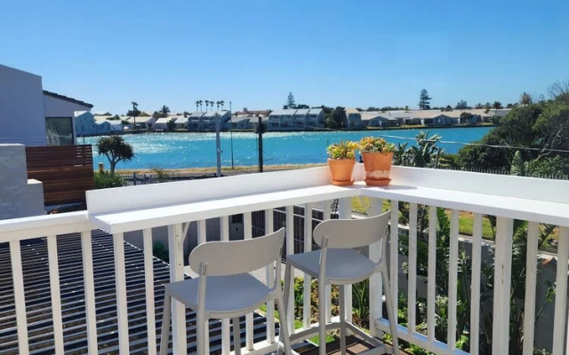 Flamingo Villa Beach Pool Luxury Solar Back Up