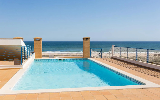 2 bedroom Sea View apartment, private parking