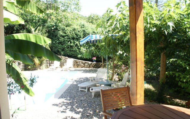 Beautiful House on Hilltop with Private Pool And a River 800 Meters Away