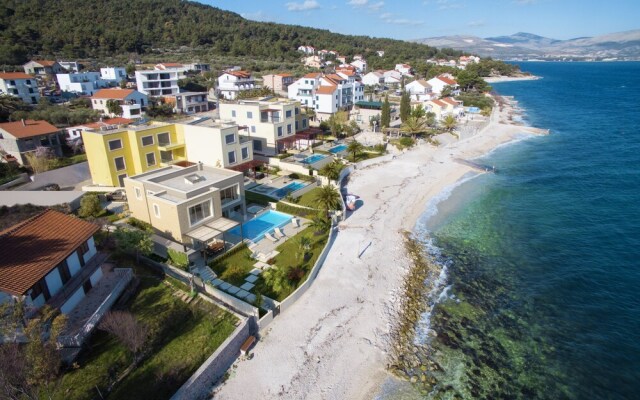 Acadia Beach Villas & Apartments, Slatine