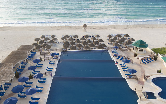 Отель Seadust Cancun Family Resort