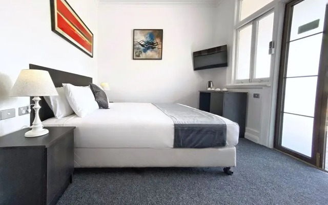 Commercial Hay Hotel