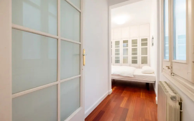 Stunning 4BR Apart in Sagrada Familia