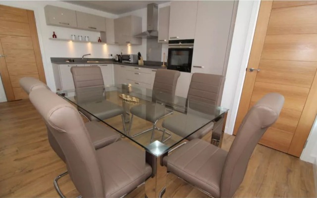 Luxurious, New Flat for 6 Near Arthur's Seat