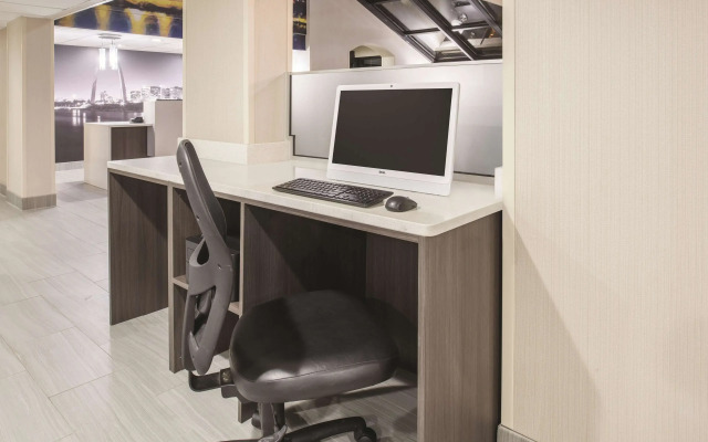 La Quinta Inn & Suites by Wyndham Festus - St. Louis South