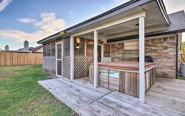 Home w/ Screened Porch ~ 10 Miles to Dtwn Okc!