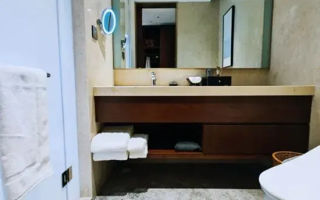 Ying Shan Hong Jinling Grand Hotel