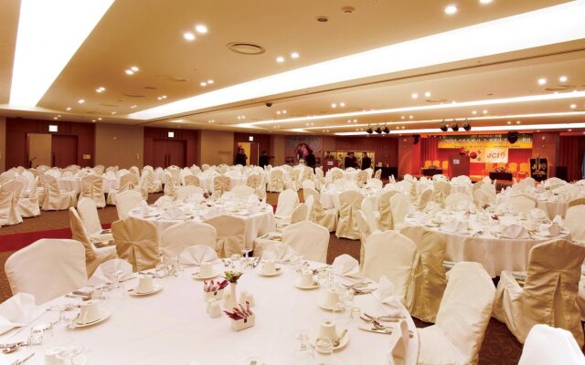 Mayhills Resort