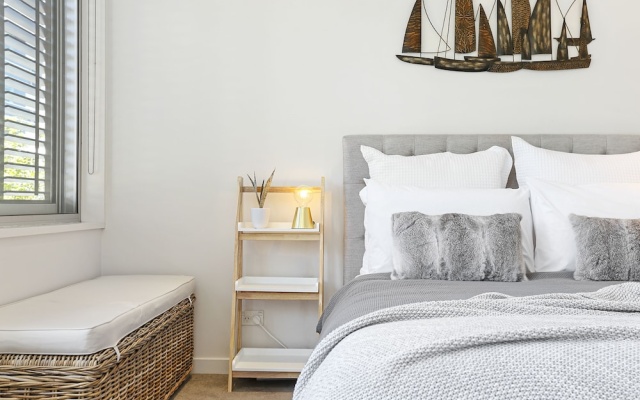 Bright and Spacious Viaduct Living with free carpark by Urban Butler – Guest Rooms – Auckland