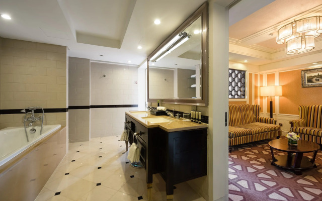 Paramount Gallery Hotel