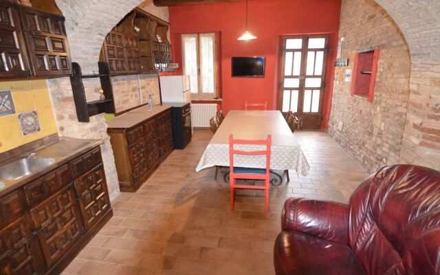 Cushy Apartment With Swimming Pool, Garden,fireplace,parking