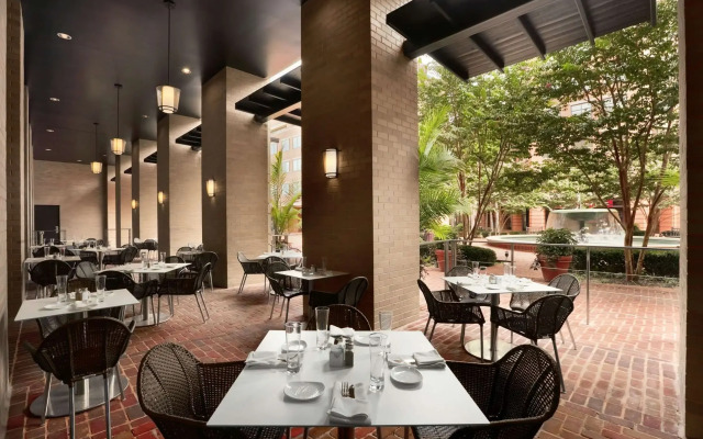 Embassy Suites by Hilton Alexandria Old Town