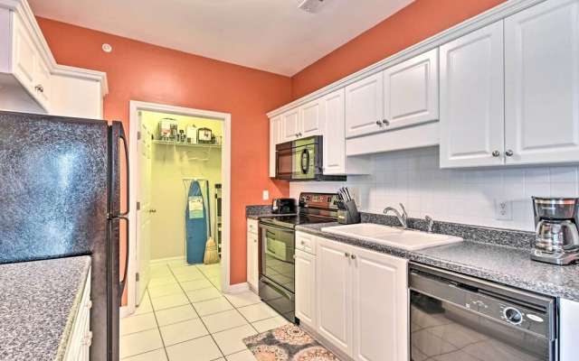 Elegant Fayetteville Condo: 8 Mi to Downtown!