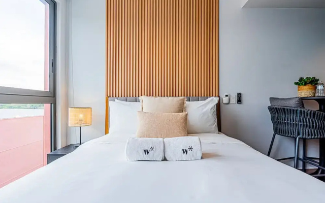 w Sophisticated 1BR w Great Deco in Centriqo