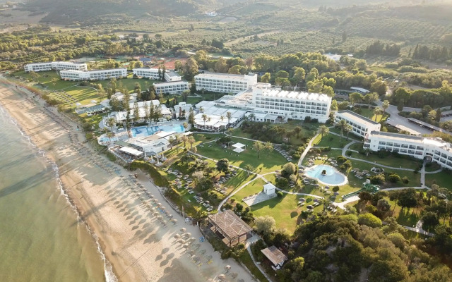 Robinson Kyllini Beach