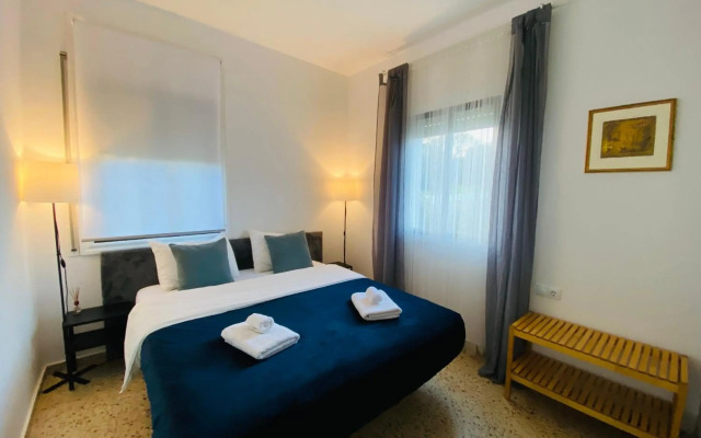 Charming apartment in a duplex with garden & balcony