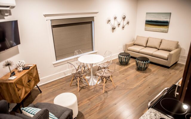 493 King Luxury Suites