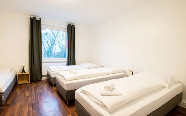 Comfortable Large Center Apartment
