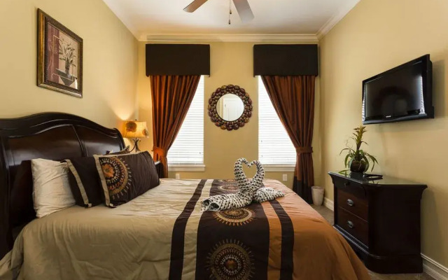 Panoramic Golf Course Views 5 Br home by RedAwning