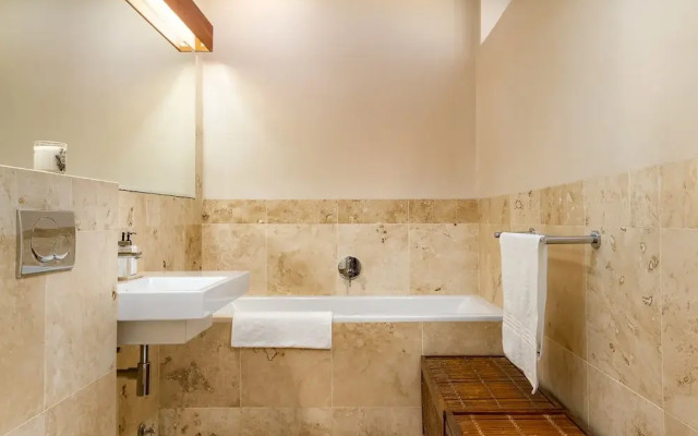 Balie Bay 1 - Adults Only
