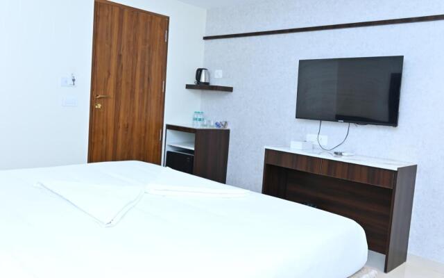 Grand Manor Suites