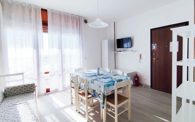 Spacious Flat With Balcony by the sea