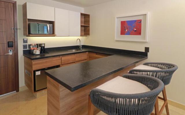 Holiday Inn & Suites Puerto Vallarta Marina & Golf