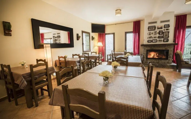 Abadia De Montenartro Hostel