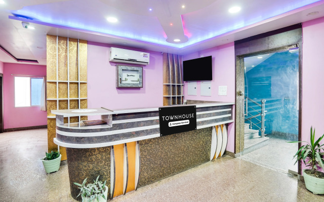 Super Townhouse Butler Road Near Maripur Chowk