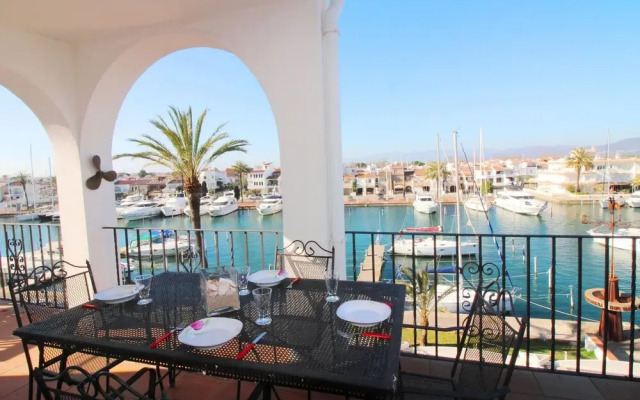 Comely Holiday Home in Empuriabrava With Barbecue