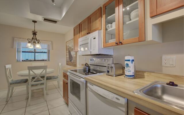 Beach Palms 6B by Anna Maria