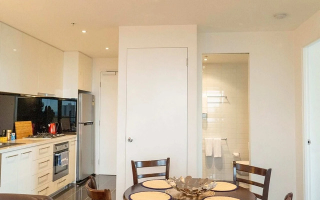 2 Bedroom Apartment with City Views