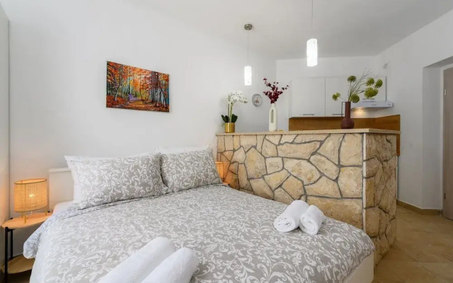 Studio in Drenje Near Beaches & Heated Pool