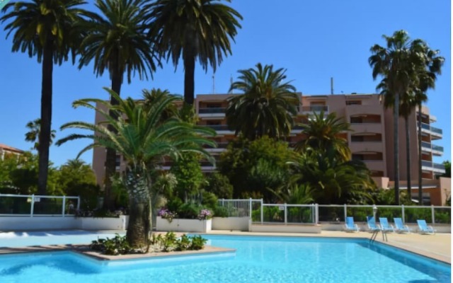 T2 climatisé avec piscine et parking