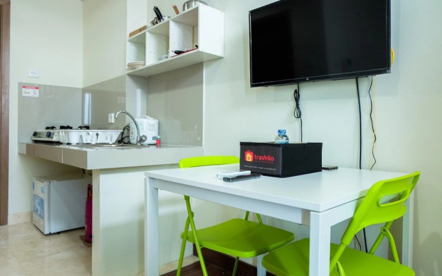 Relax Studio Apartment at Puri Orchard