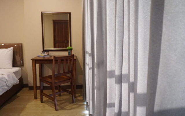 Chompu Nakarin Apartment