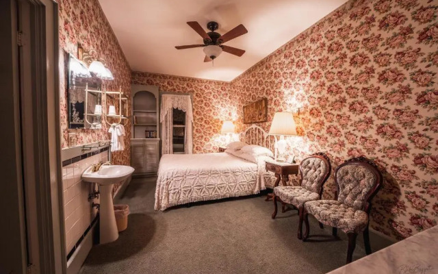 St. Elmo Hotel