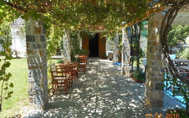 Christos Guesthouse