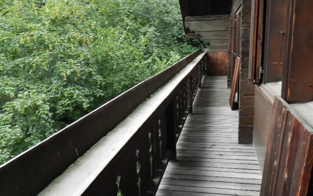 Tree-Tops, Chalet